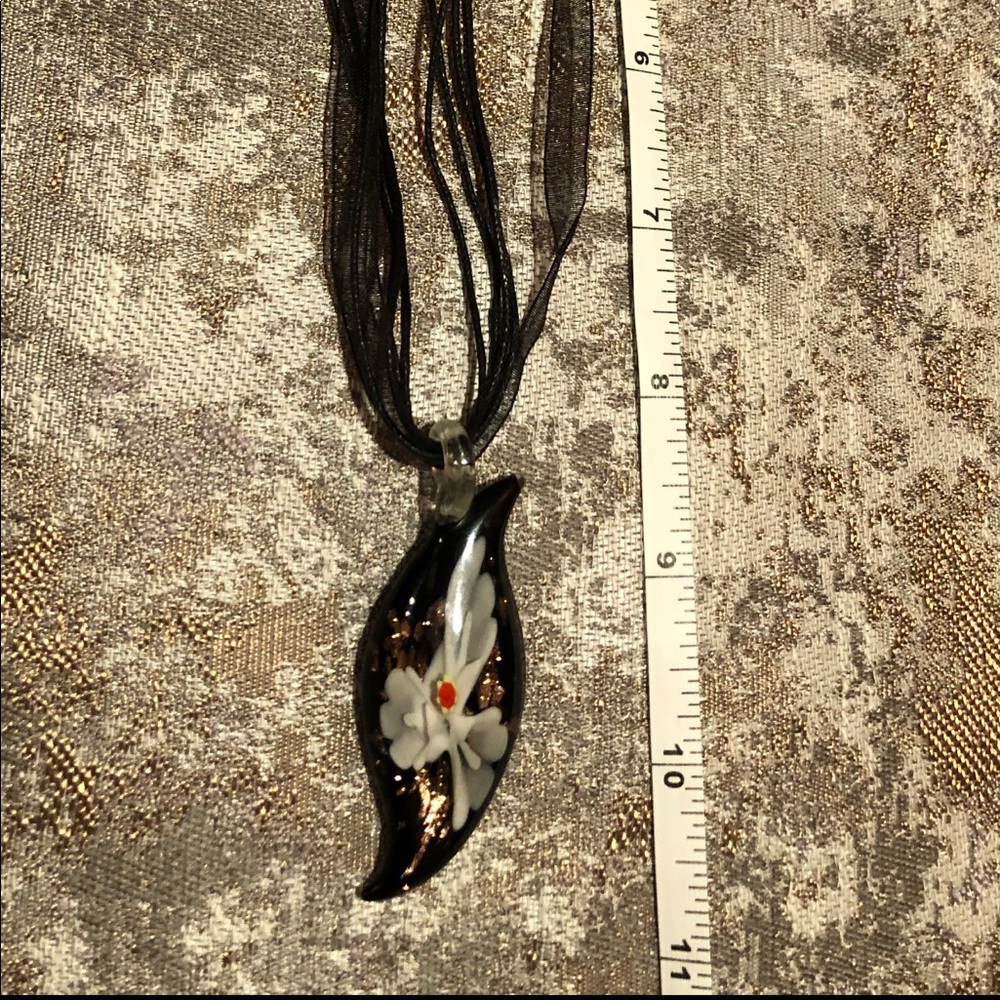 String necklace with pendant